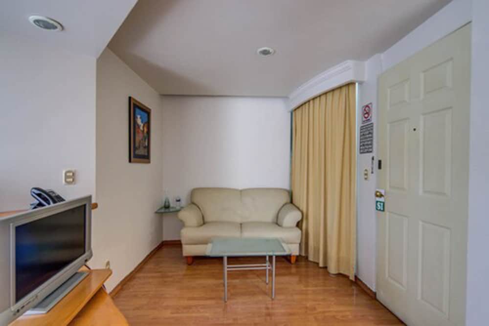 G K Suites Duraznos