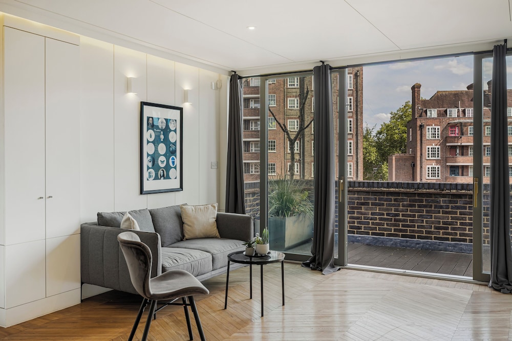 Spacious 5 Bdrm Townhouse in Camden