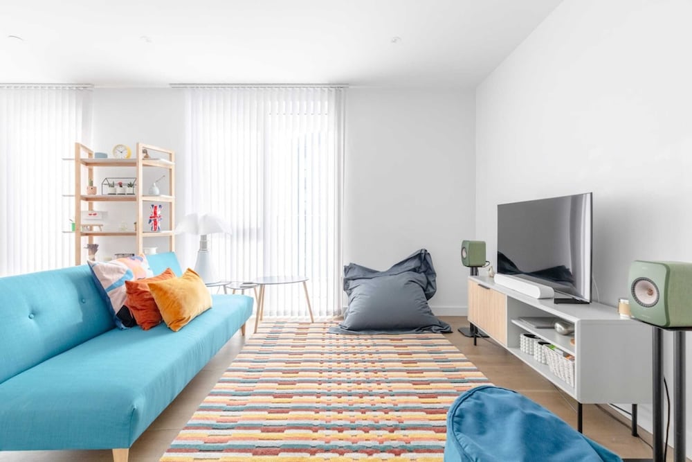 Stylish 2BD Oasis W/balcony South East London!