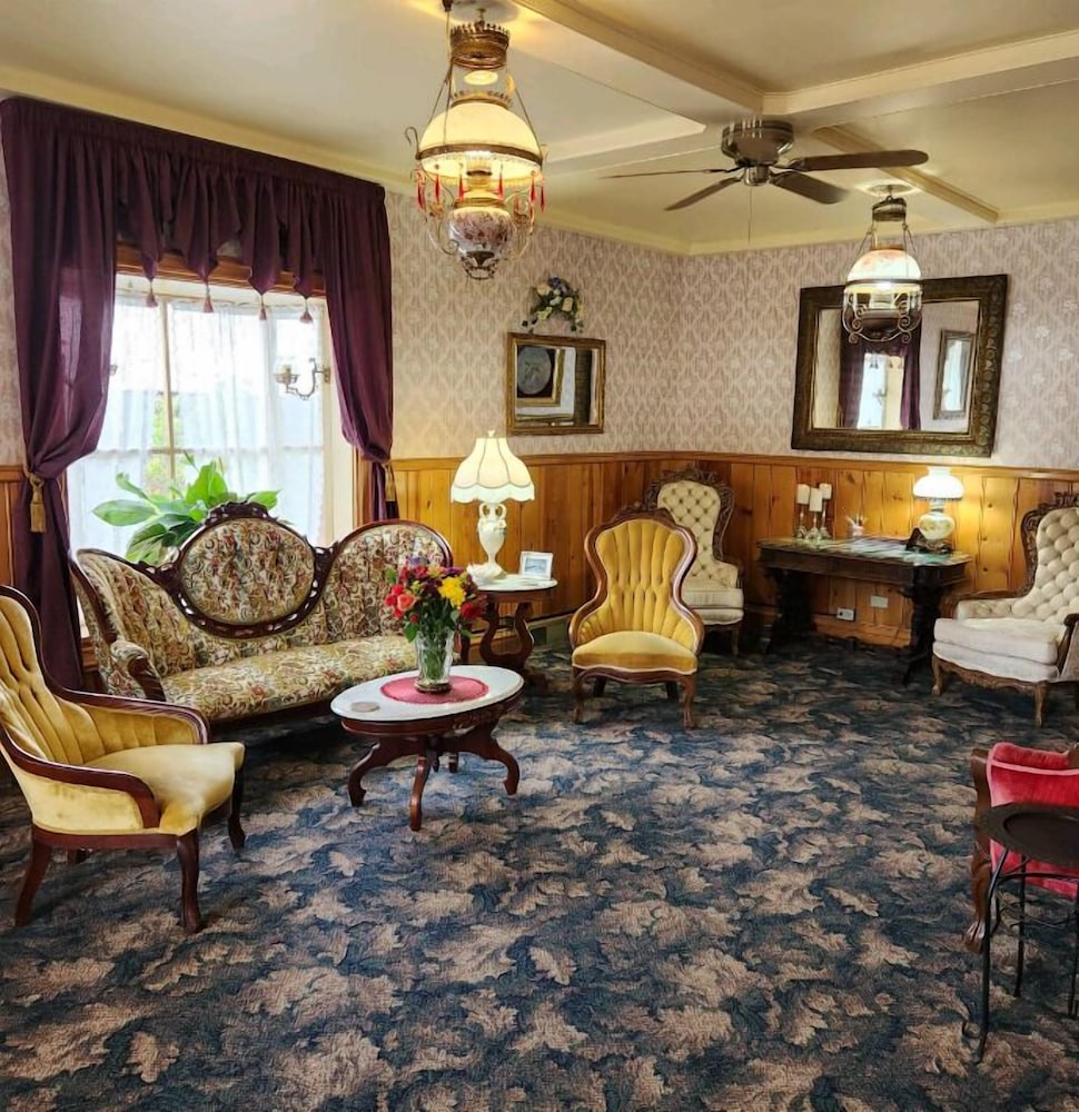 Fairweather Inn and Nevada City Cabins