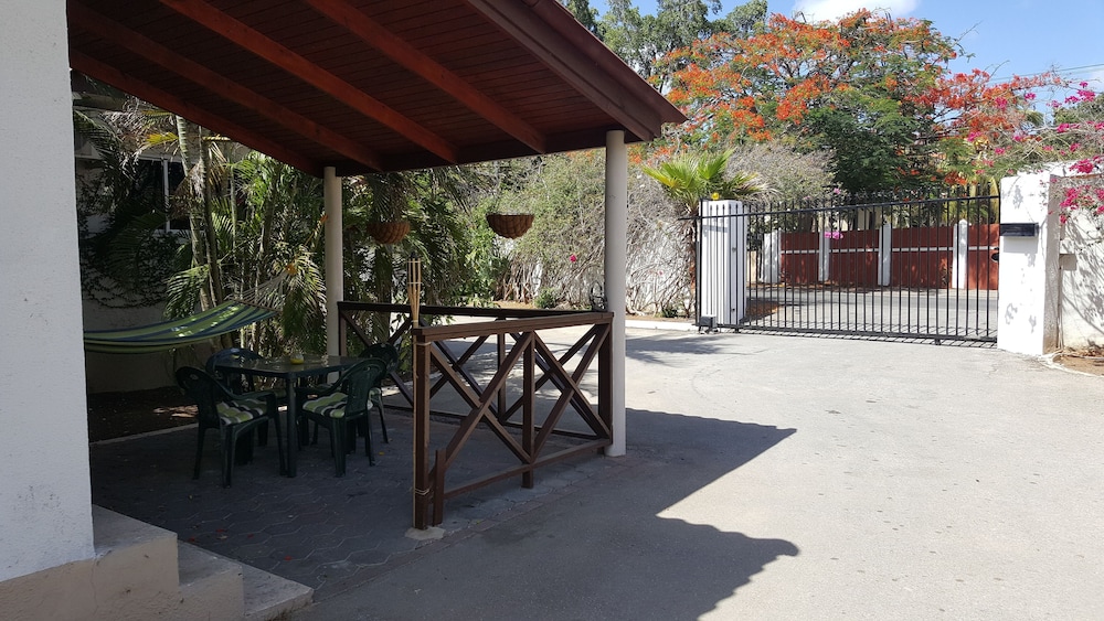 Damacor Apartments