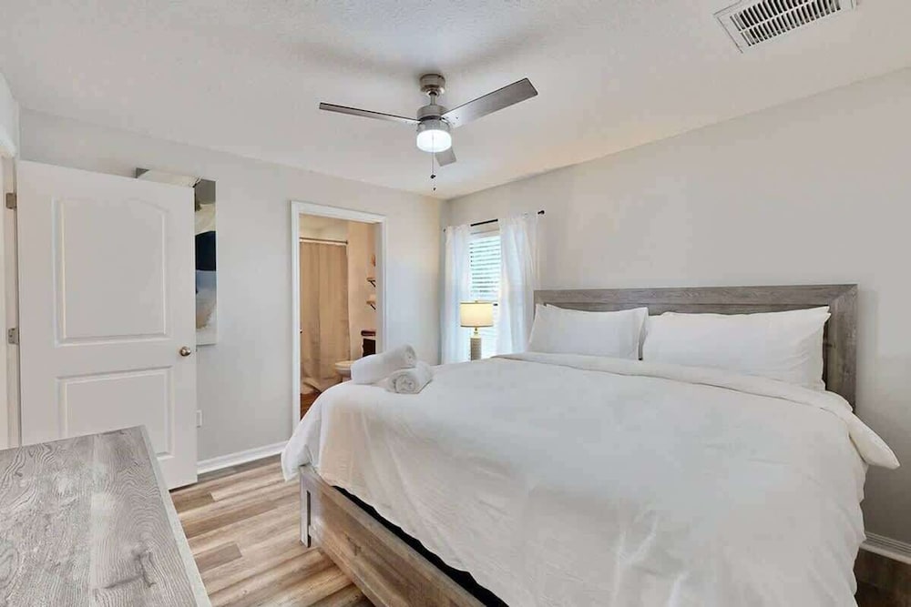 Brooksville Retreat! 3 Bed, 2 Bath!