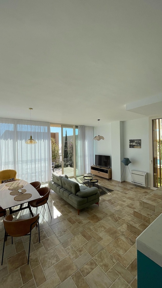 Whisky Green Coast Hotel & Apartments