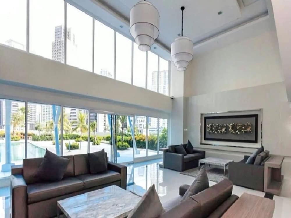 Apex At Jazz Makati - 41m2 Corner Apartment With Private Balcony City View