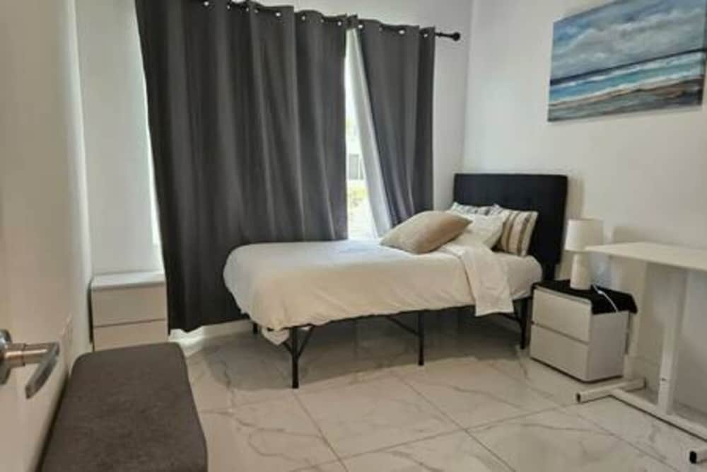 25893 Sw 144 CT 3 Bed 2 5 Bath Townhome Rooftop 1 Parking Spot