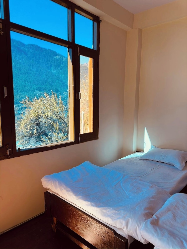 Aura by RA Manali - Mountain View