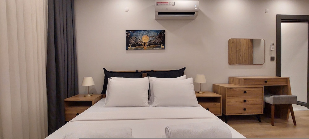 New Flat Large Living Space 1 Close to Lara Beach