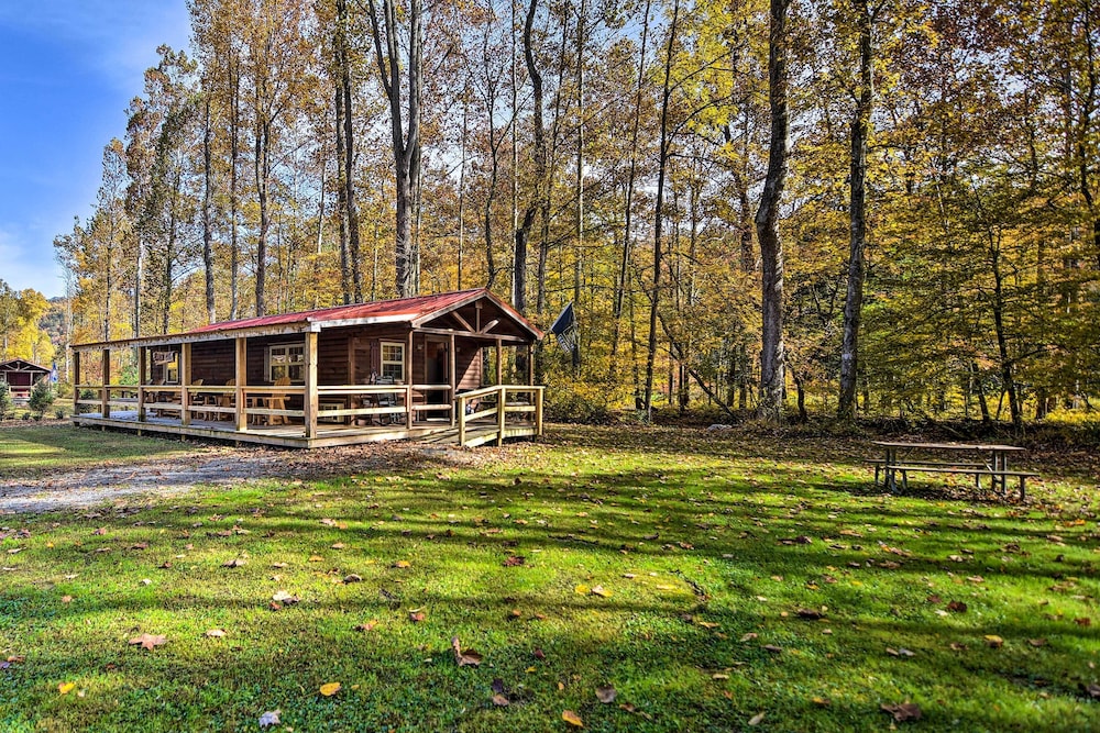 Hooah Cabin Retreat w/ Grill & Step-free Access view 4