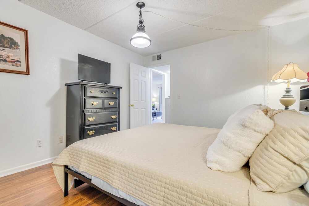 Waterfront Community w/ Perks: Mary Esther Condo