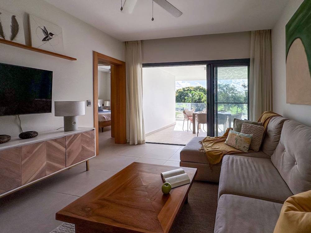 Fantastic new Golf View Apartment