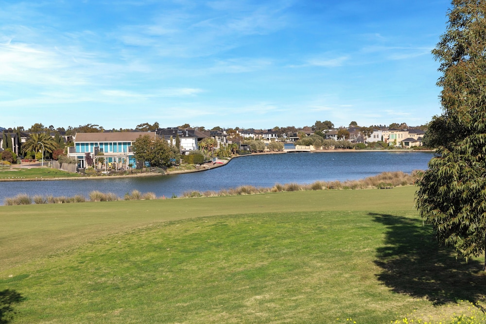 golf pool 2B House in point cook VIC