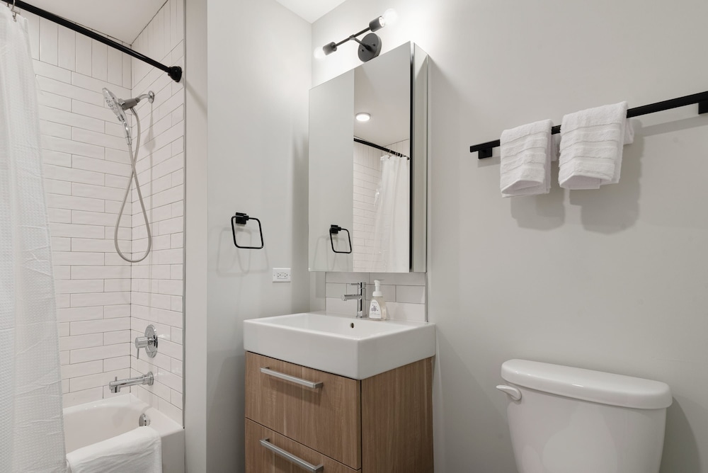 Two Units Seamless Stay Downtown Convenience