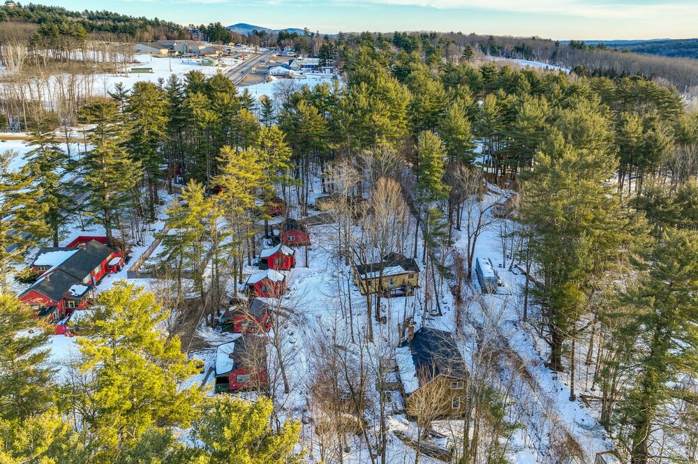 Cozy Laconia Cabin, Close to Winnipesaukee Pier!