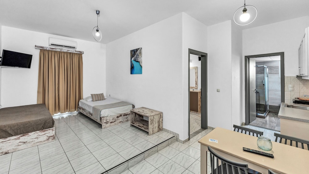 Evina Rooms & Suites