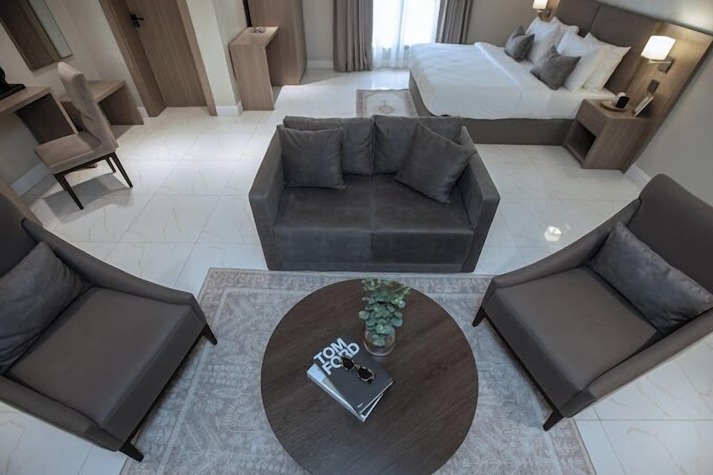 Maxx Apartments