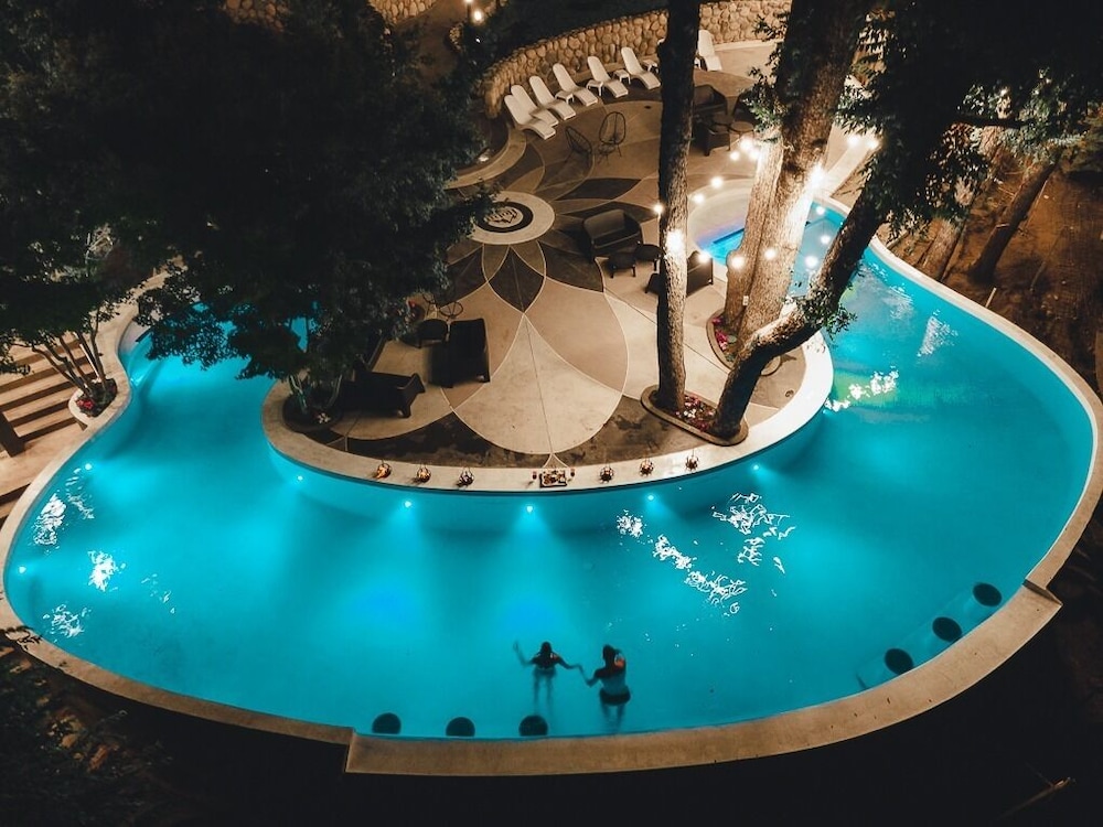 Rotui Luxury Village