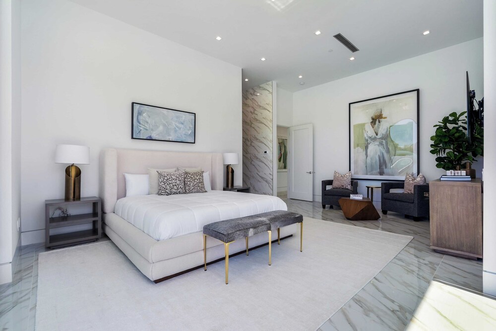 Pool, Hot Tub & Putting Green Minutes From Dining & Golf Bravo Villa #13 by Avantstay