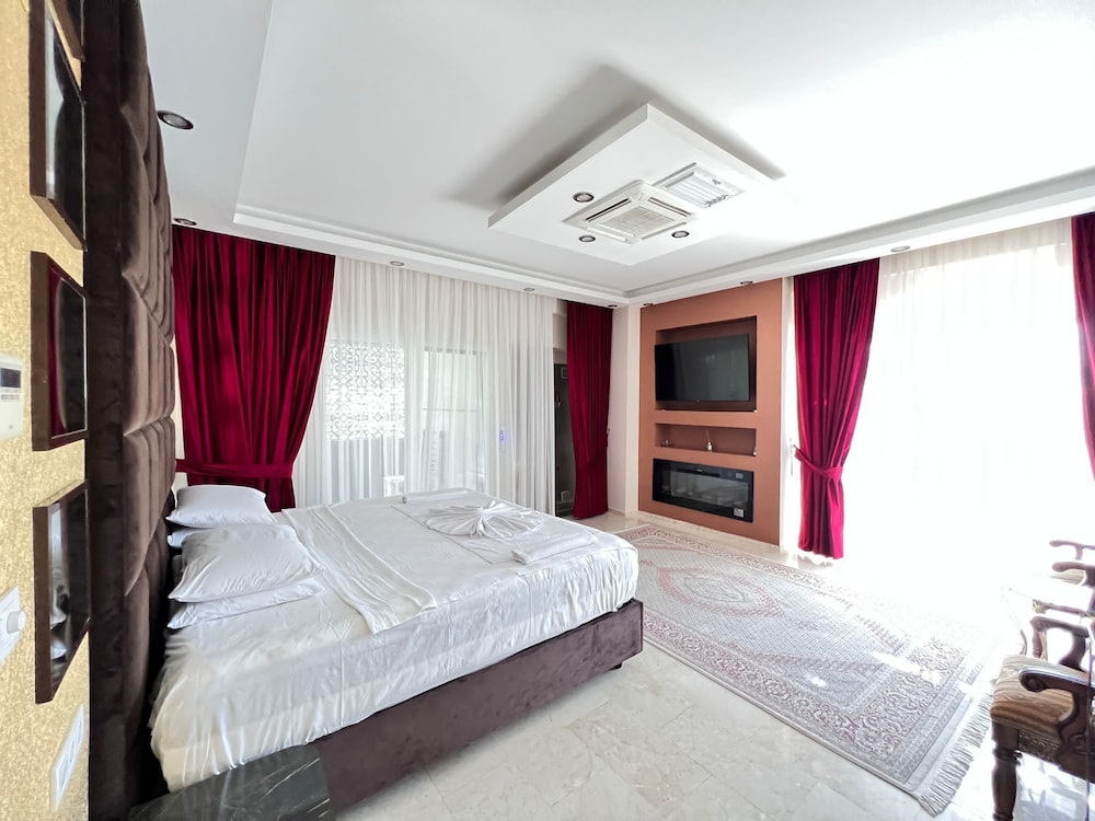Luxury 7-bed Villa With Pool and Jacuzzi, Fethiye