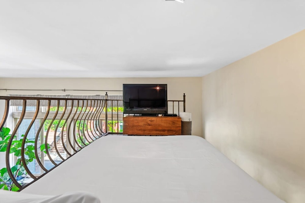 Charles Court II by Rovetravel West Village Loft