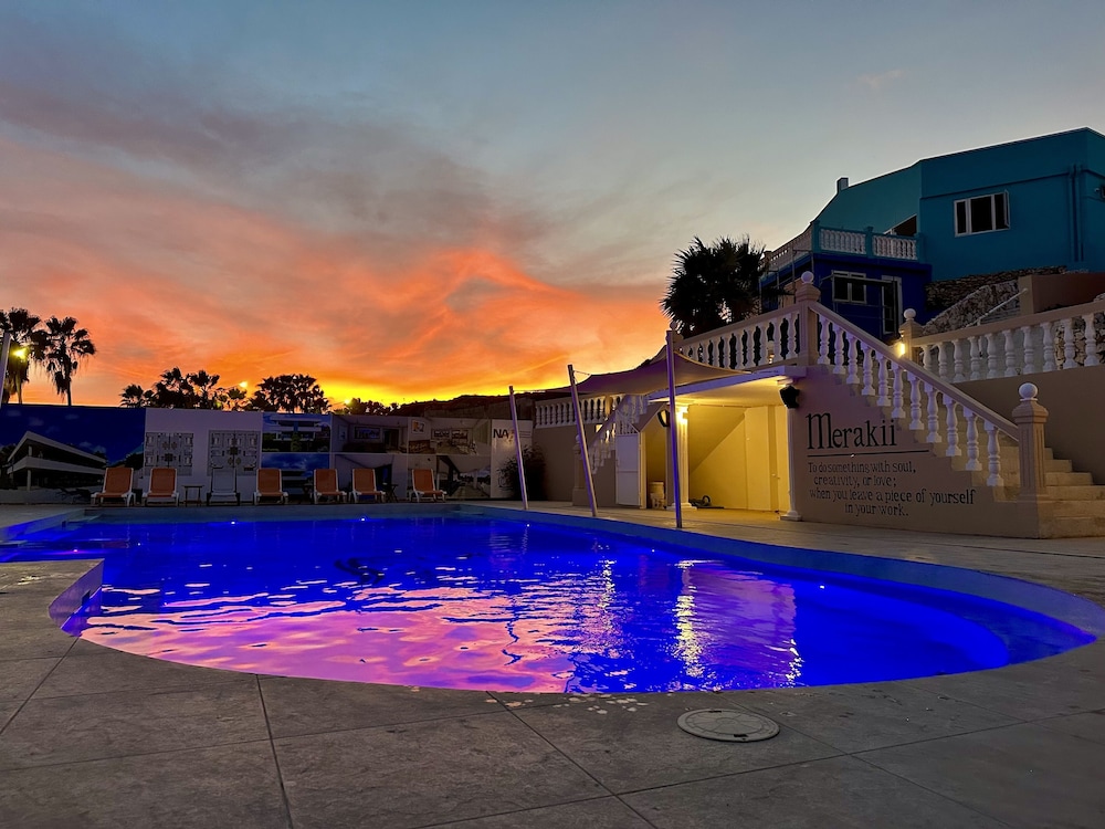 MERAKII SEAVIEW ESCAPE CURACAO