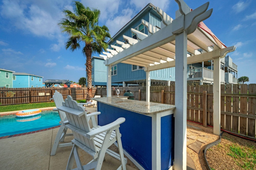 Leave of Absence Luxe Coastal Stay w Pool Outdoor Dining Minutes to Beach