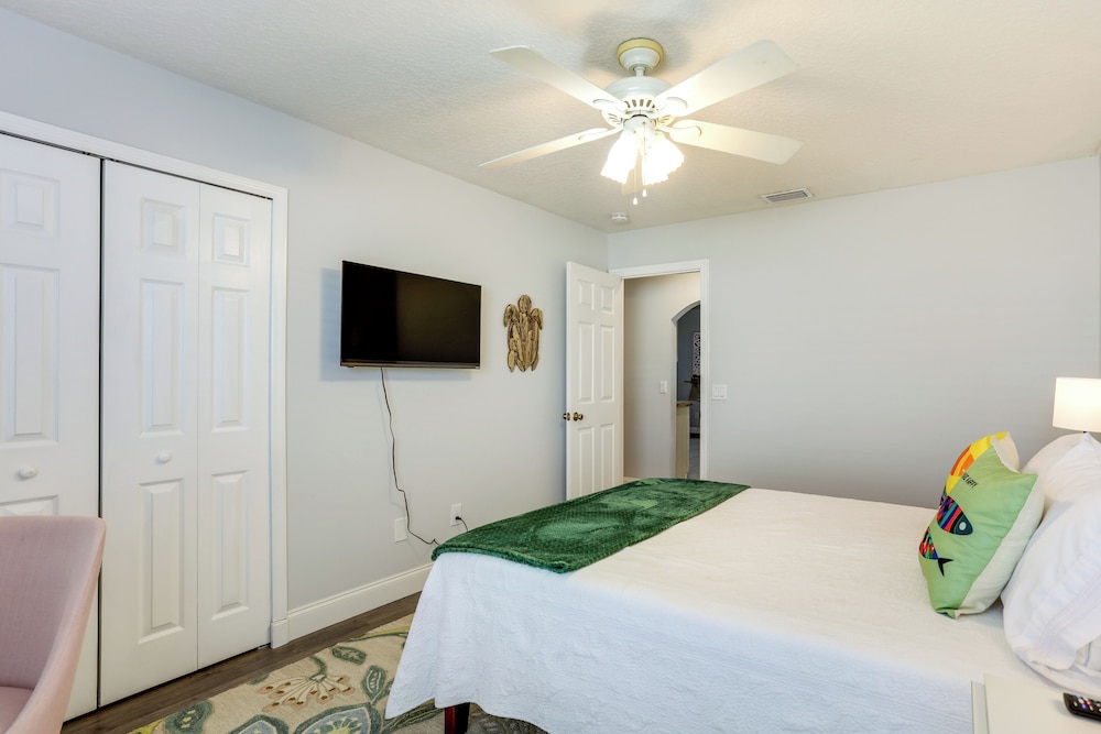 Inviting Jensen Beach Home w/ Screened-in Patio!