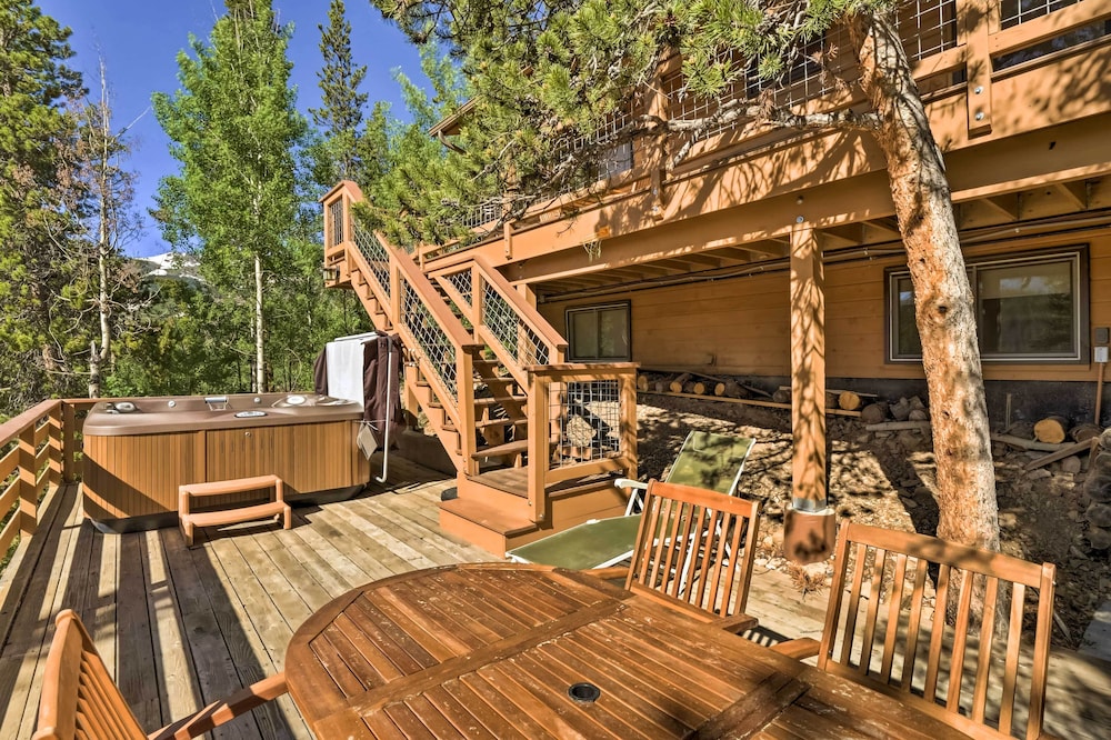 1 Mi to Peak 7: Home w/ Hot Tub in Breckenridge! view 5