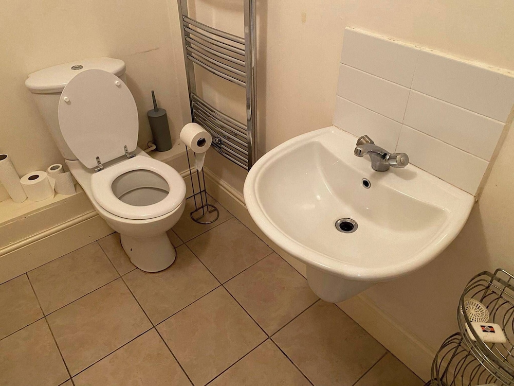 Modern Apt 3 Bedrooms Near Dundrum