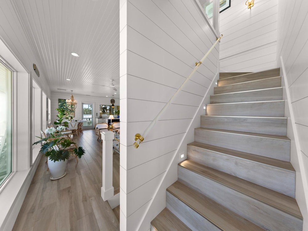 Ocean Paradise by Distinctive Beach Rentals