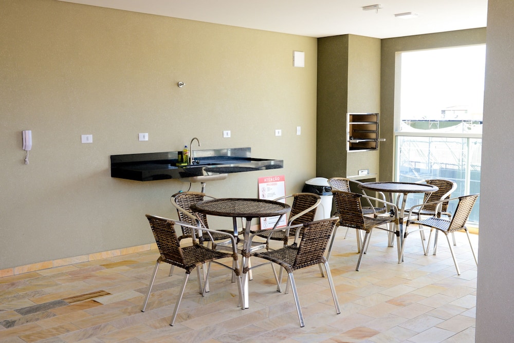 Apto c rea Gourmet a 300m da Praia das Toninhas