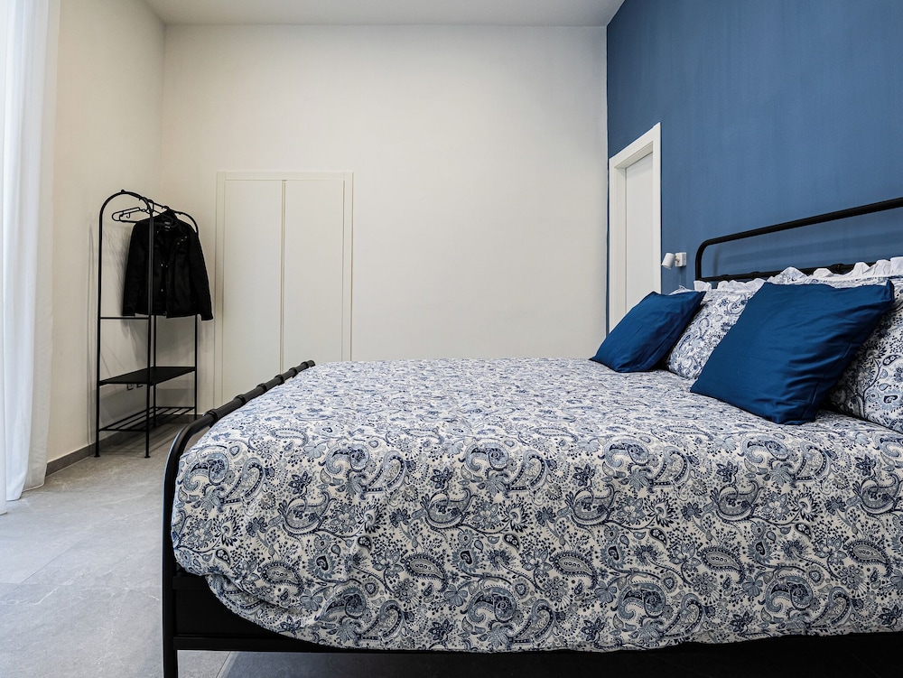 Alyde Apartments