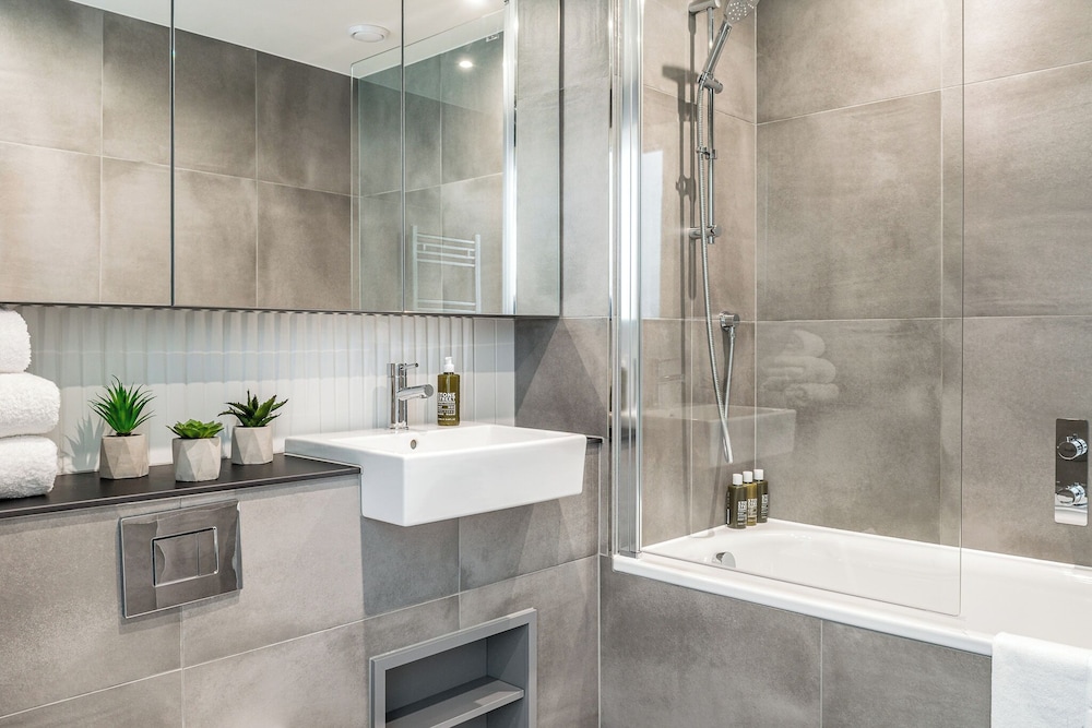 Stratford Apartments by Urban Rest