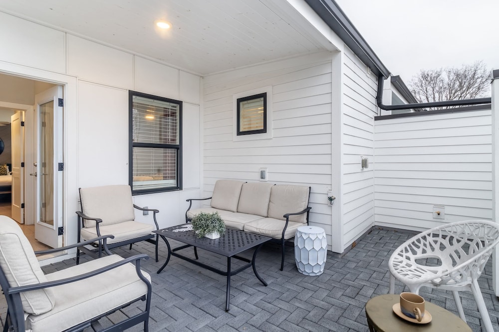 Monty by Avantstay 4bdr 4BA Balcony w Outdoor Seating 5mins to DT