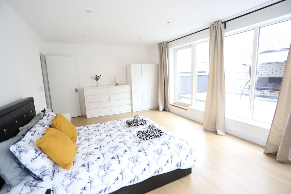 Luxury London Apartment With 5 Bedrooms