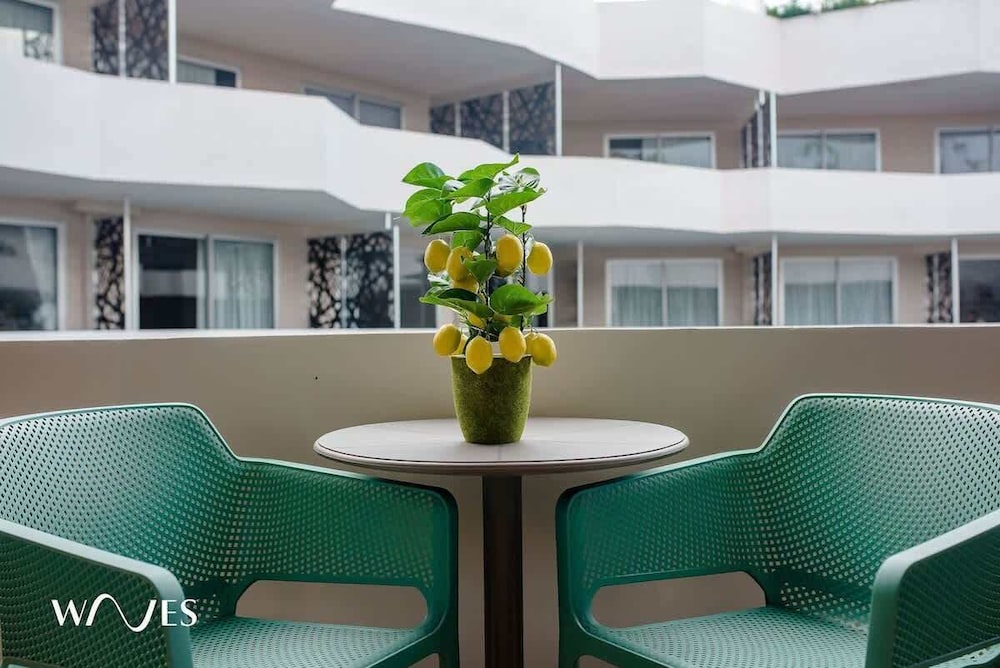 Pool View 1 Br. Steps Away From the Beach