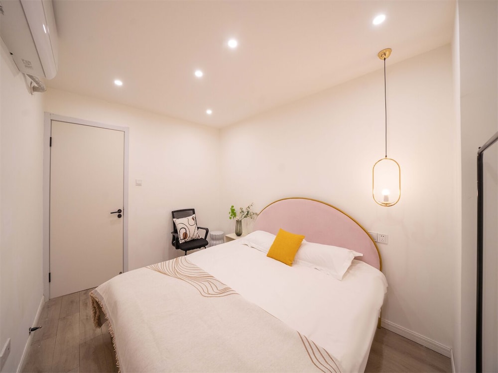 Book and Bed-Lujiabang