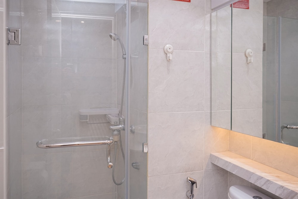 Nice and Cozy 2BR at Parkland Avenue Apartment