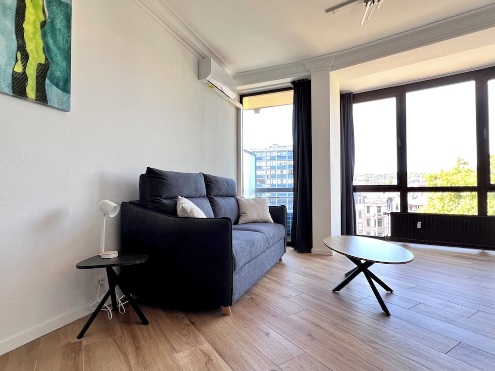 Cozy fully equipped center Liege for 4