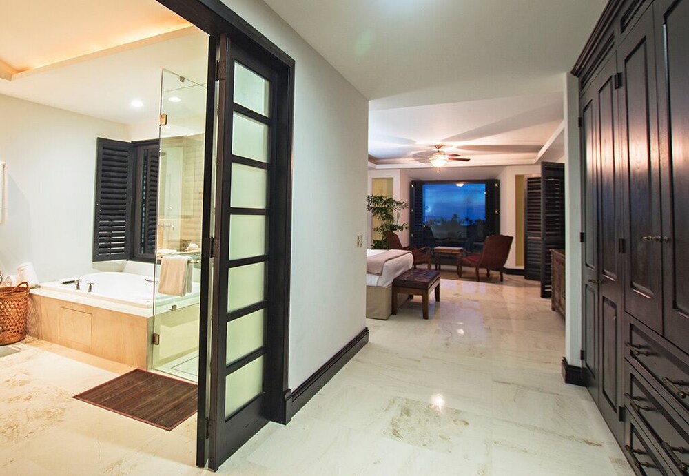 Luxurious 3 Bedroom Condo view 5