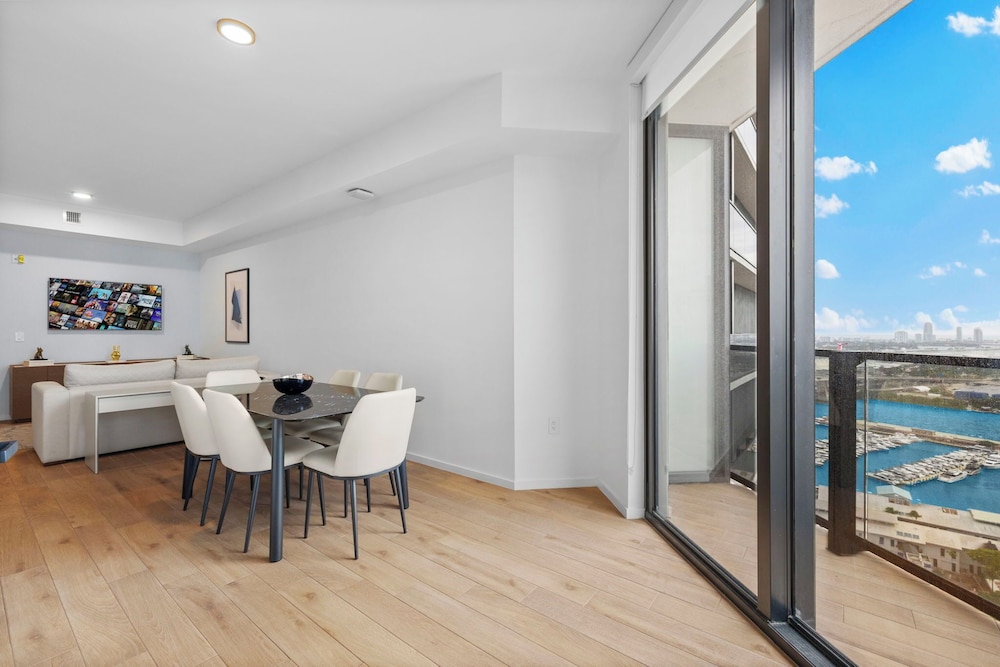 Luxury Studio with Stunning Views & Pool