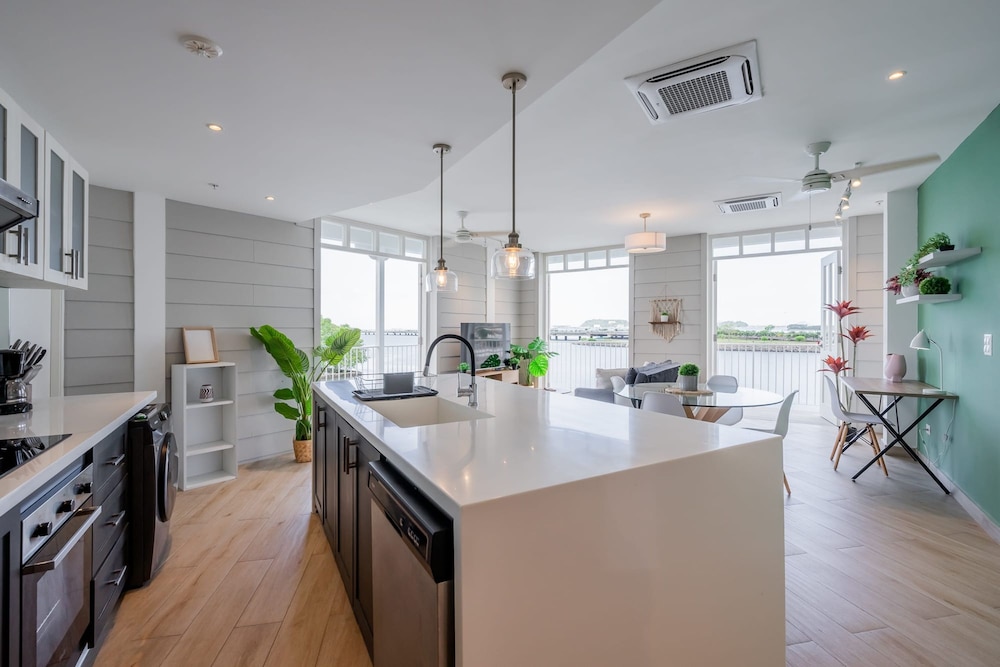 w Fantastic 1BR w Modern Balcony in Panama