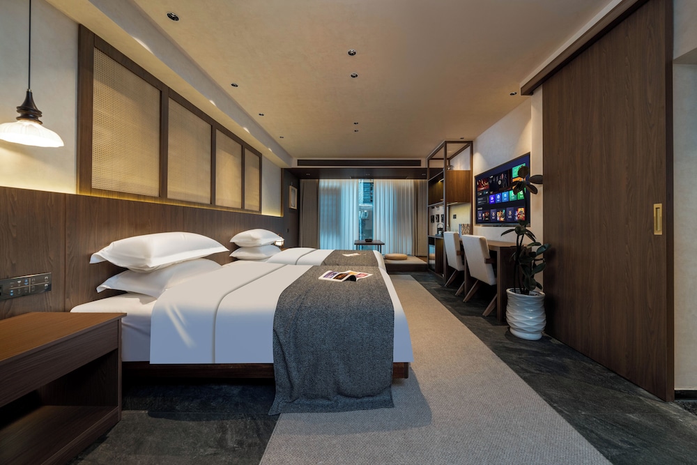 Fenghuang Yiquan River View B&B