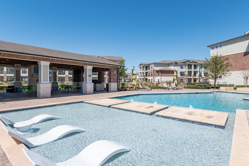 Landing Apartments - Grand Harbor