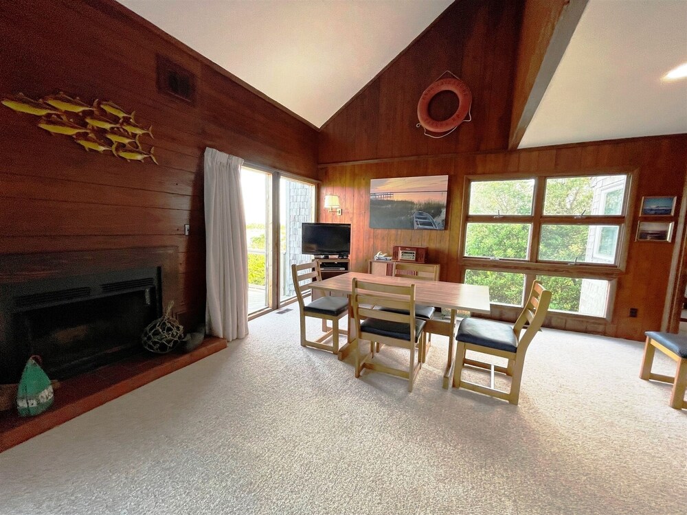 Will's Hideaway 3 Bedroom Cottage by RedAwning
