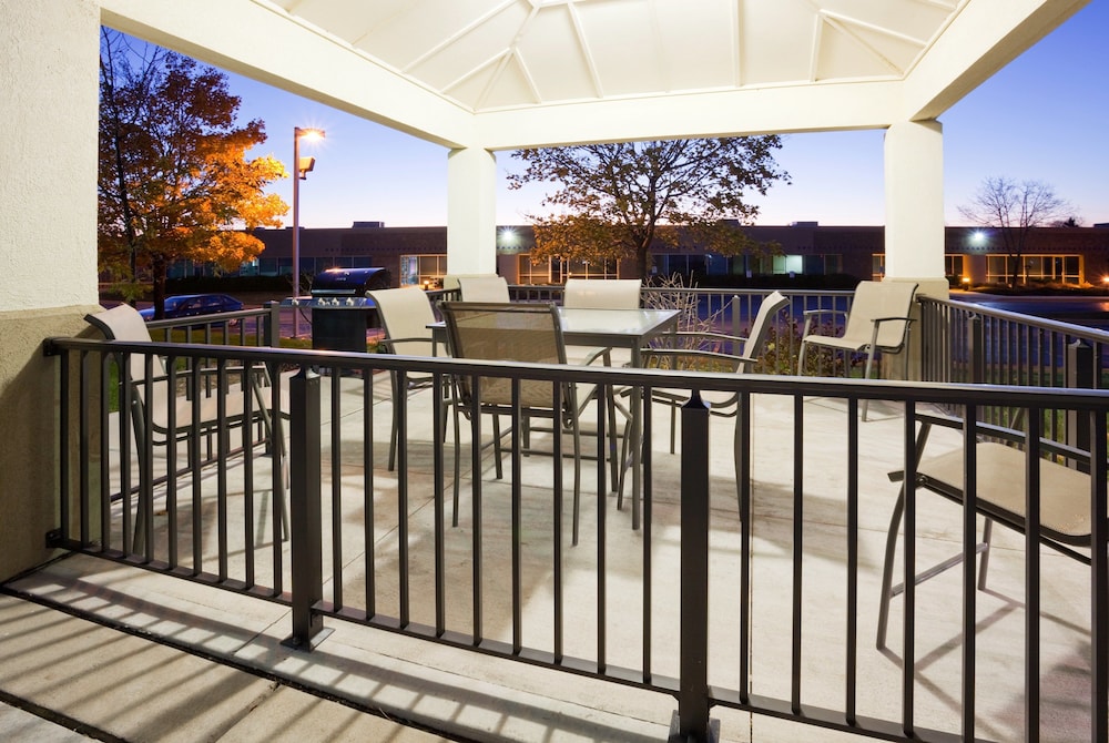 Milwaukee Vacations - Candlewood Suites Milwaukee Brown Deer, an IHG Hotel - Property Image 5