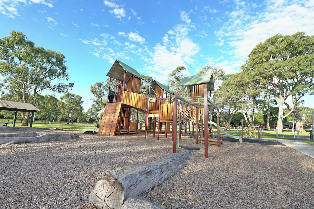 Melbourne 4BRM Staycation Parkside