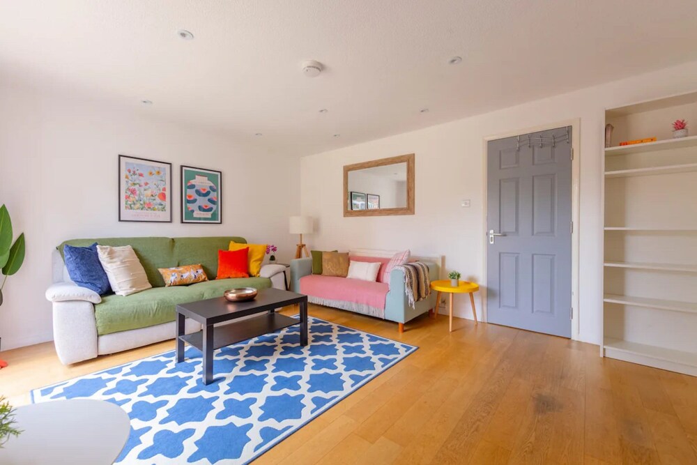 Bright 3 Bedroom House With Terrace, 16 Mins to Big Ben