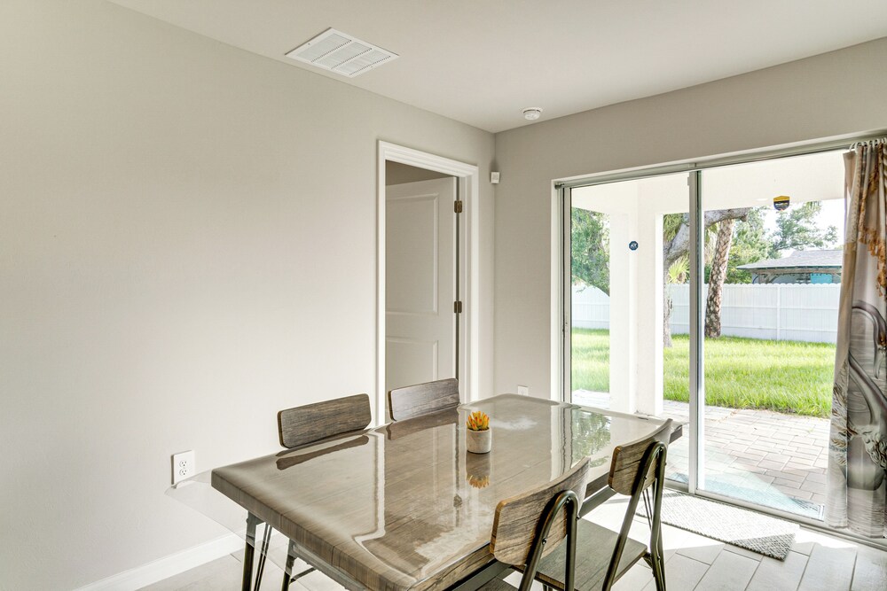 3 Mi to Port Charlotte Beach Park: Home w/ Patio!