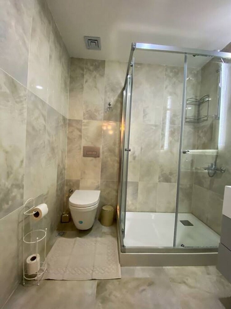 Exclusive 2 1 Apartment 2 Bathrooms - Core Living
