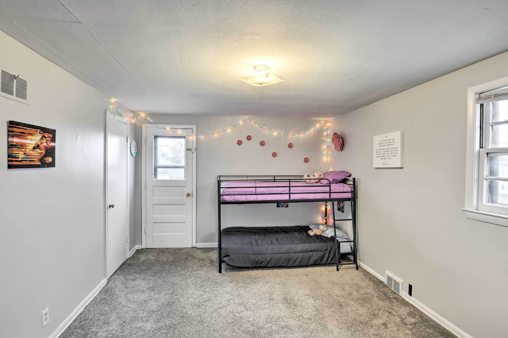 Cozy Milwaukee Home: 3 Mi to Whitefish Bay! view 2